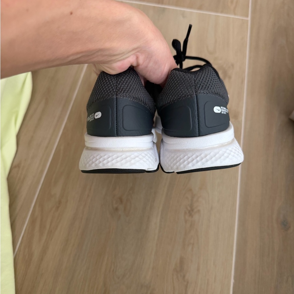Nike run swift tennis shoes - Picture 6 of 6